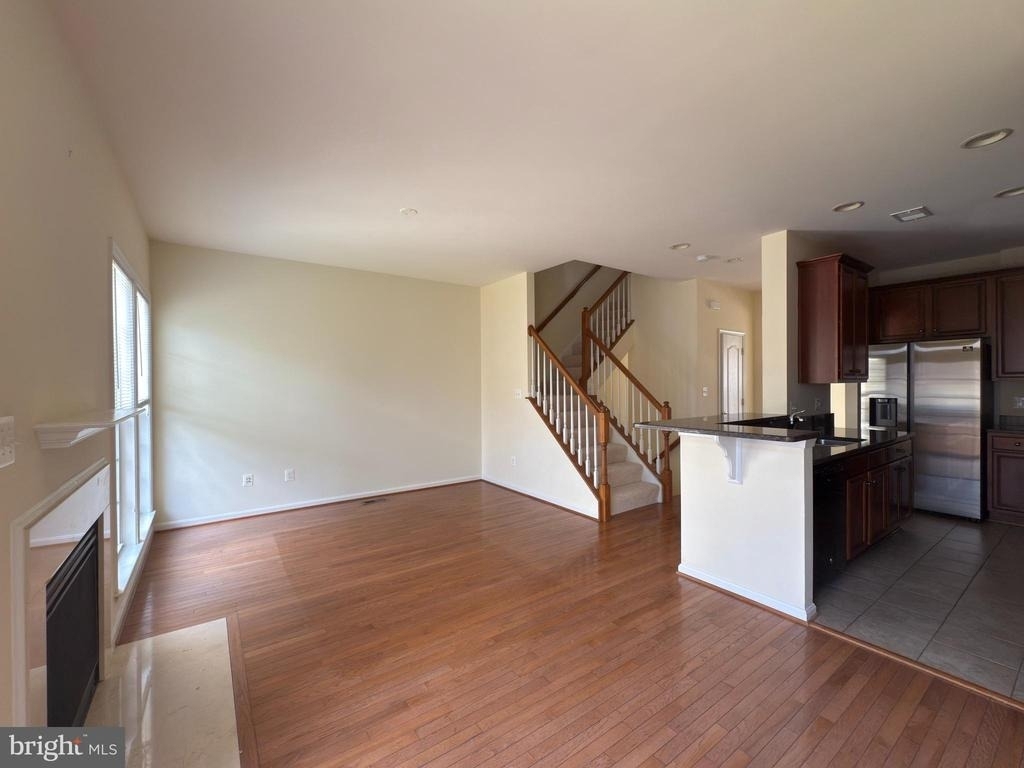 21929 Bayard Terrace - Photo 8