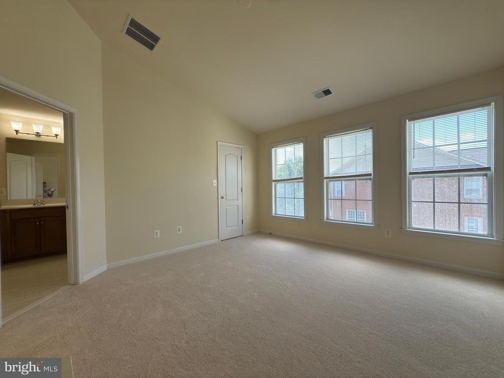 21929 Bayard Terrace - Photo 16