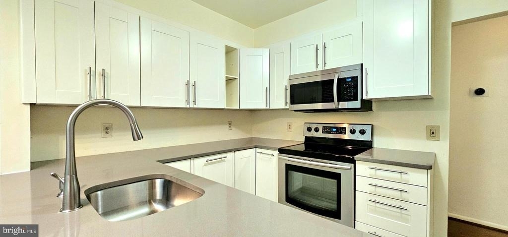 8729 Sheridan Farms Court - Photo 10
