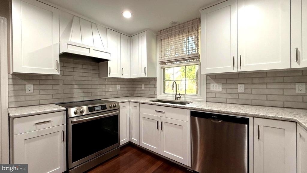 2020 Hopewood Drive - Photo 4
