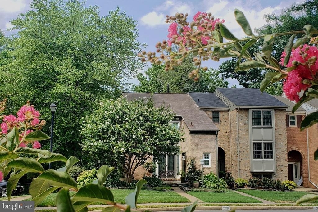 2020 Hopewood Drive - Photo 1