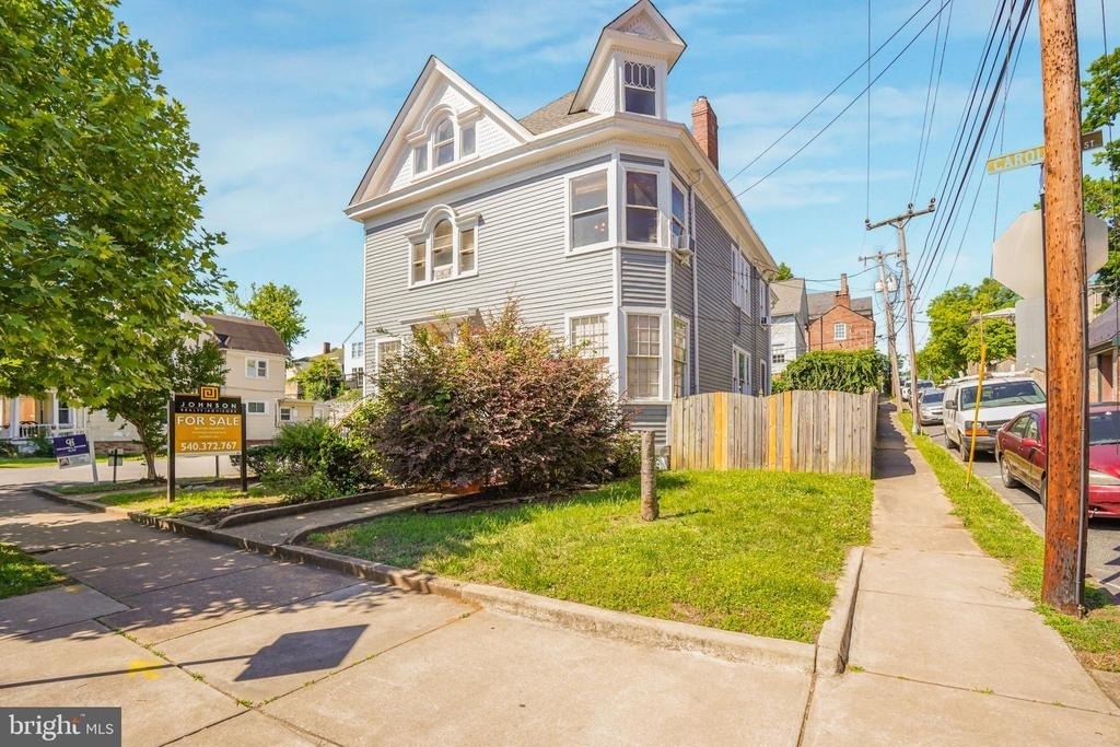 1122 Caroline Street - Photo 2