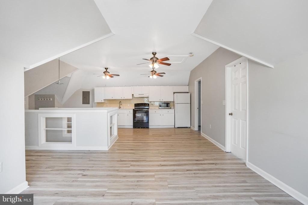 1122 Caroline Street - Photo 4