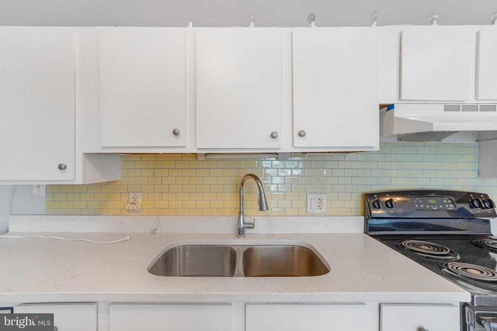 1122 Caroline Street - Photo 8