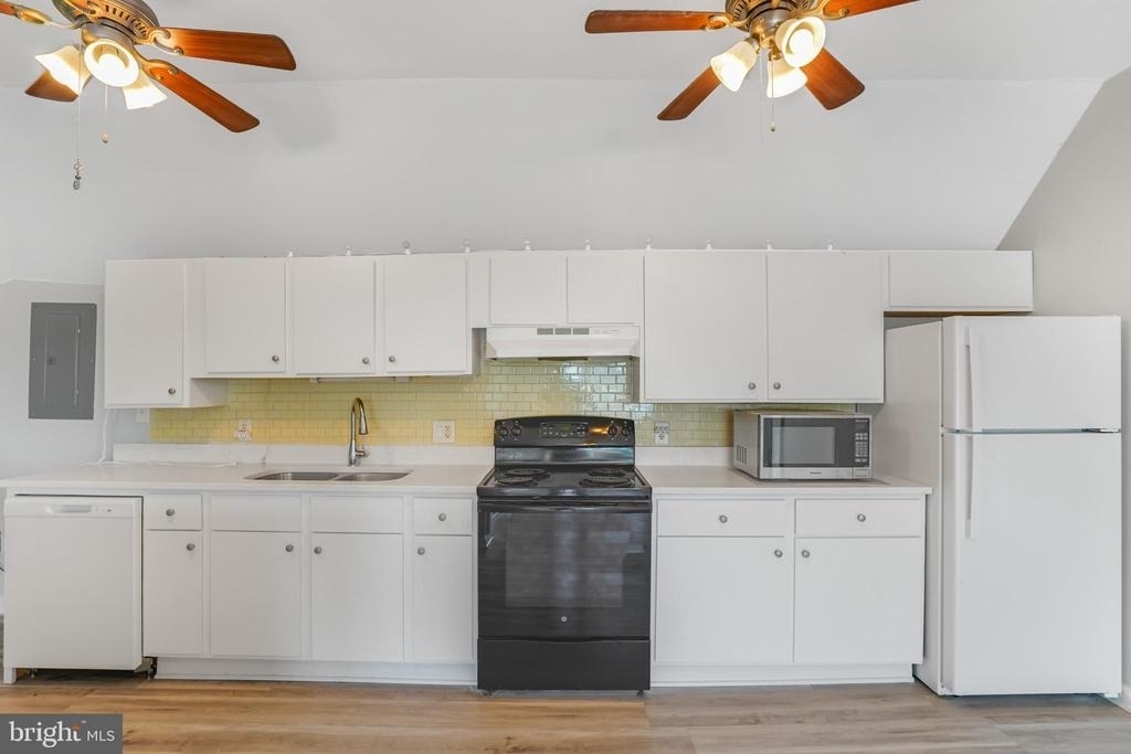 1122 Caroline Street - Photo 9
