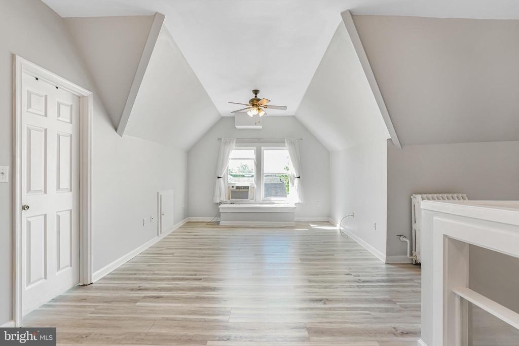 1122 Caroline Street - Photo 3