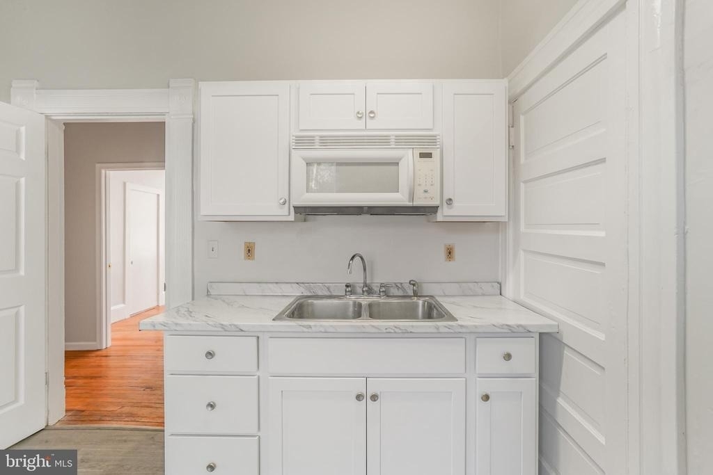 1122 Caroline Street - Photo 9