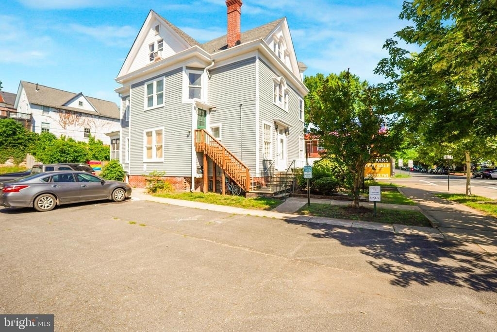 1122 Caroline Street - Photo 1