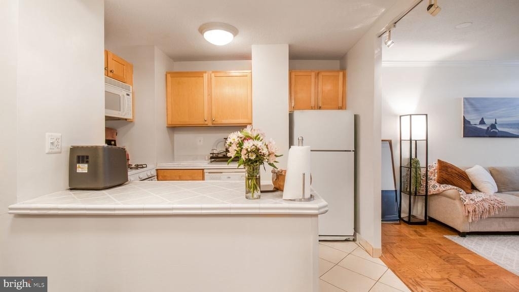 2030 N Adams Street - Photo 5