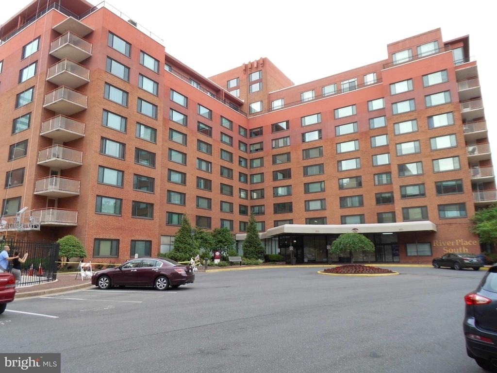 1011 Arlington Boulevard - Photo 0