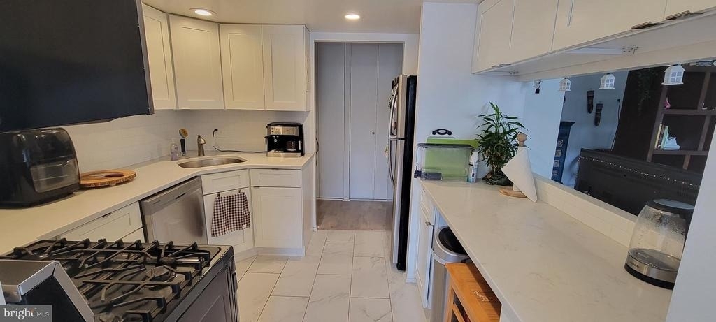 1326 Spruce Street - Photo 3