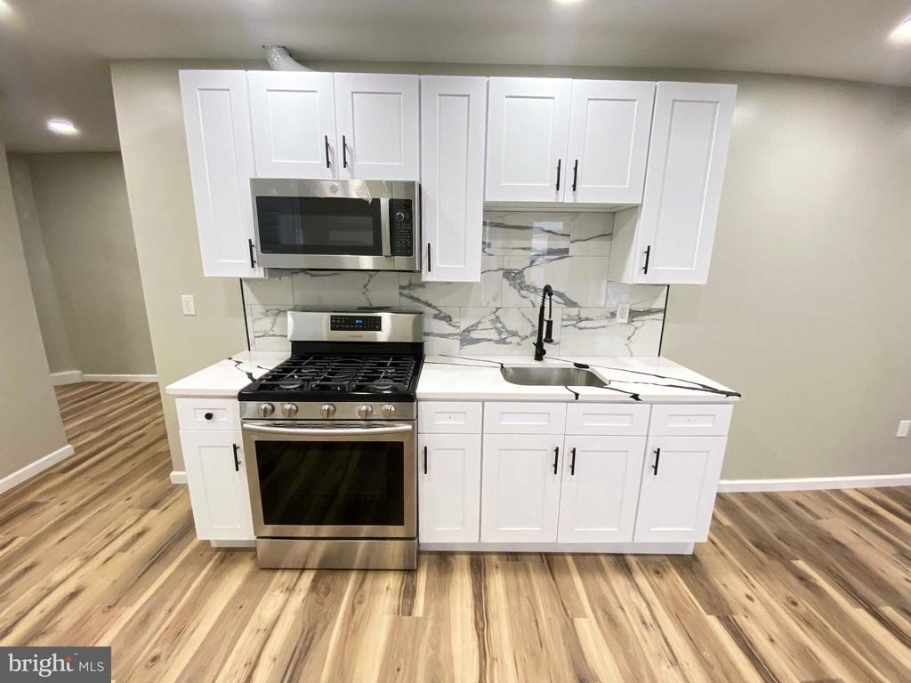 1426 W Rockland Street - Photo 9