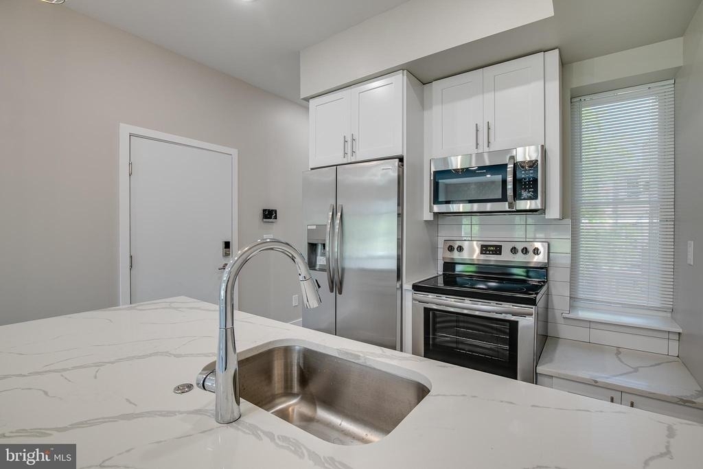 2017 N College Avenue - Photo 3