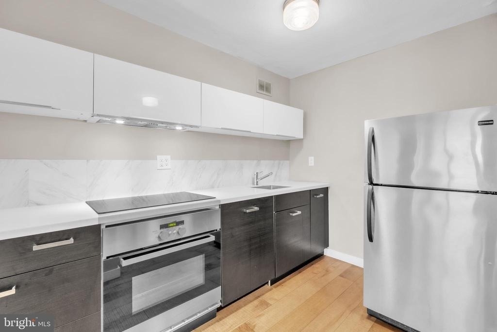 224 W Rittenhouse Square - Photo 1