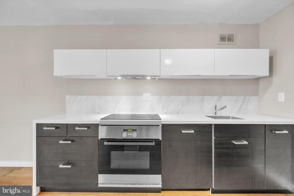 224 W Rittenhouse Square - Photo 0