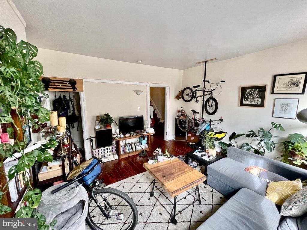 127 W Rittenhouse Street - Photo 2