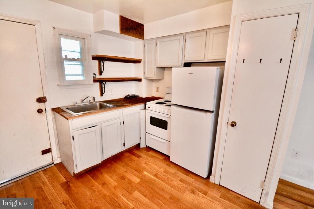143 W Price Street - Photo 3