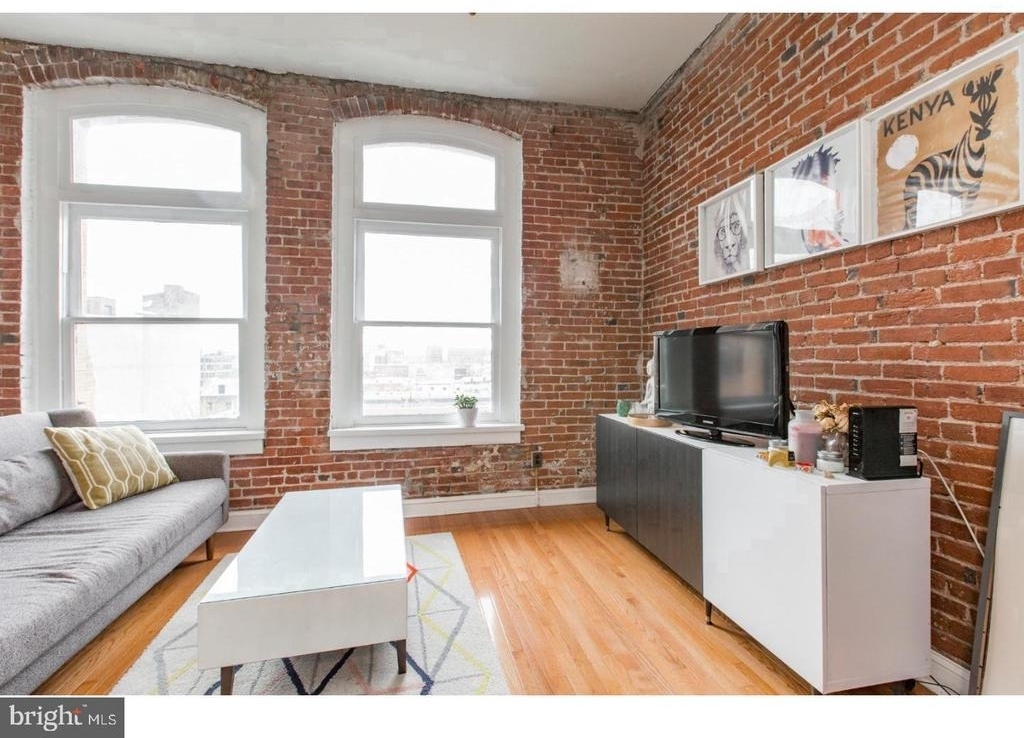 1010 Race Street - Photo 1