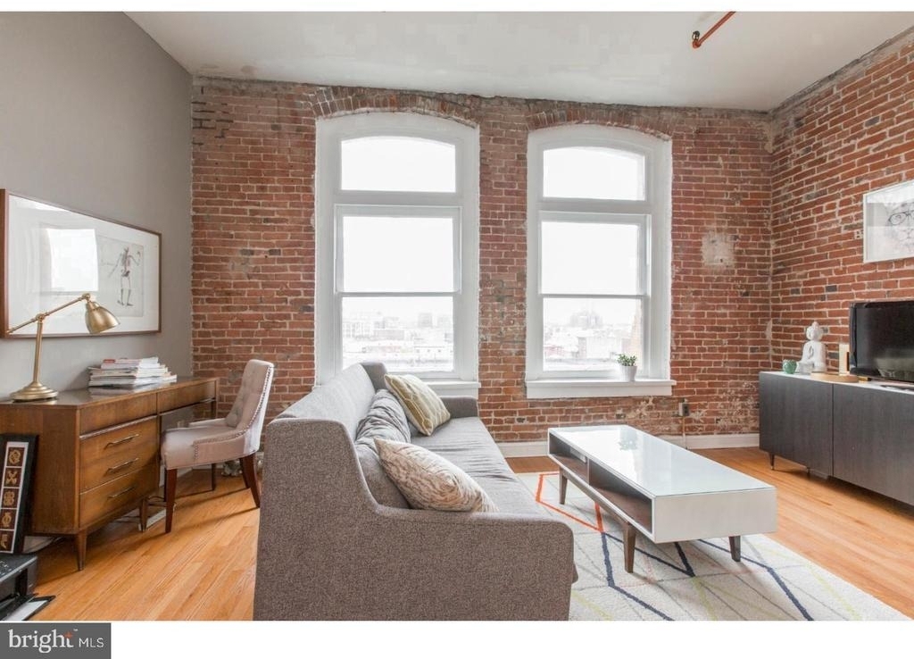 1010 Race Street - Photo 11