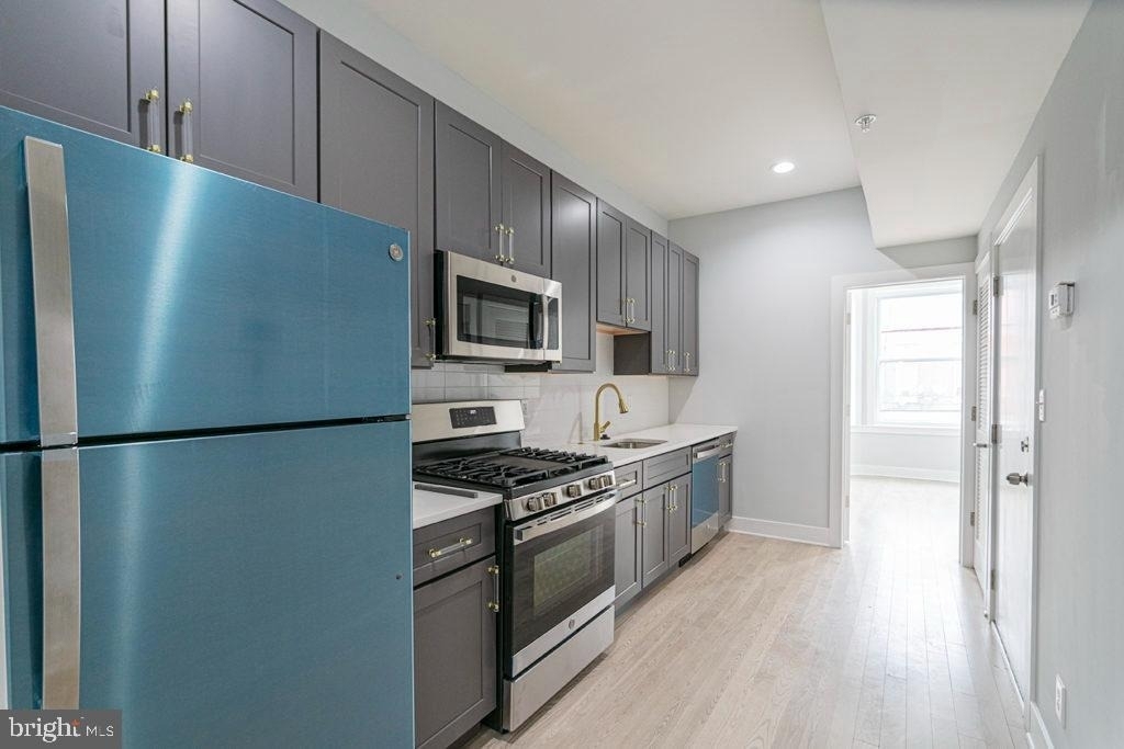2808 W Oxford Street - Photo 2