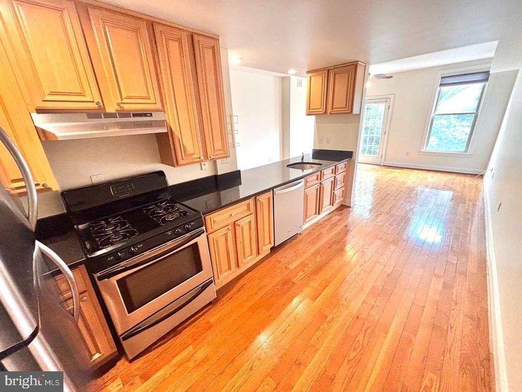 221 Race Street - Photo 7