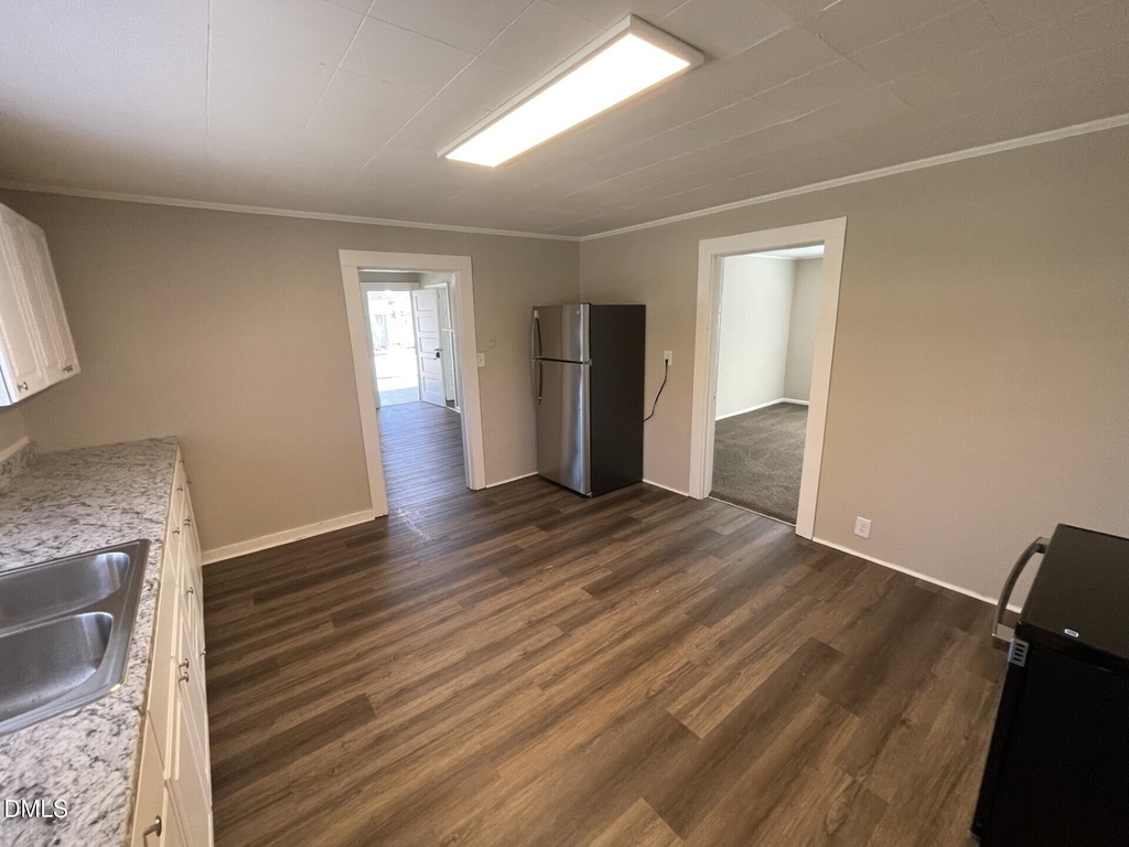 322 E Perry Avenue - Photo 7