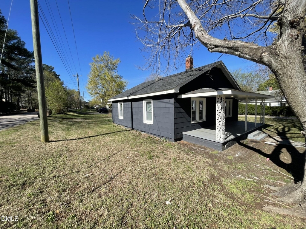 322 E Perry Avenue - Photo 0
