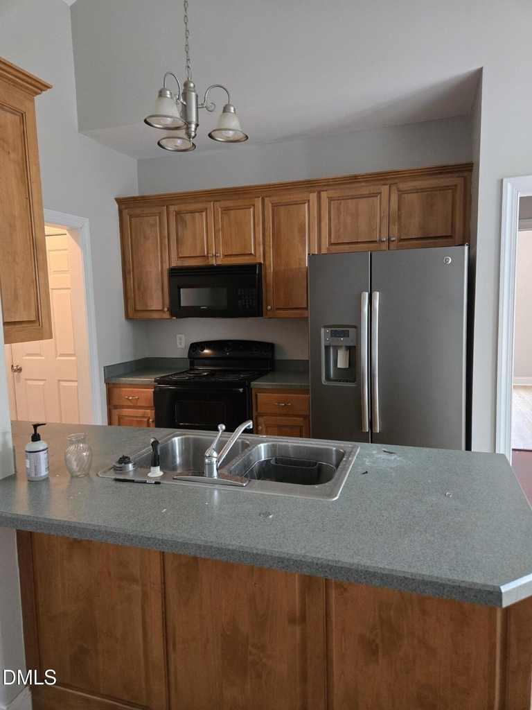 18 Castlewood Drive - Photo 3