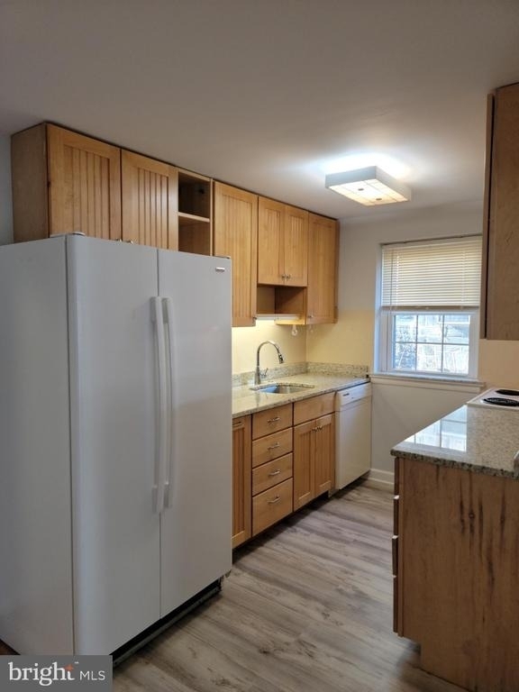 230 N Essex Avenue - Photo 7