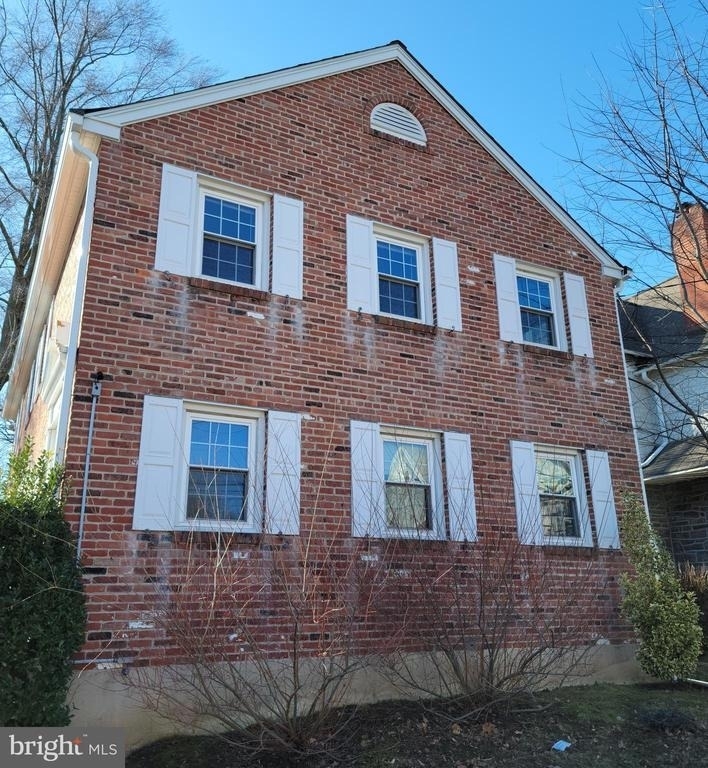 230 N Essex Avenue - Photo 0