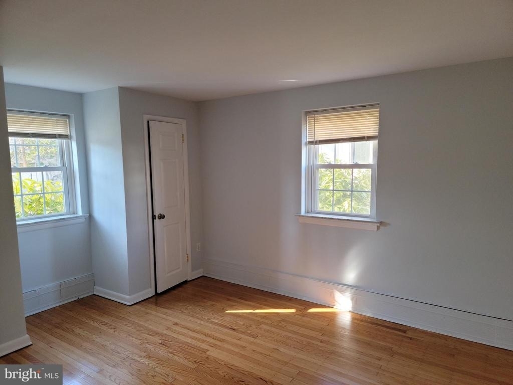 230 N Essex Avenue - Photo 9
