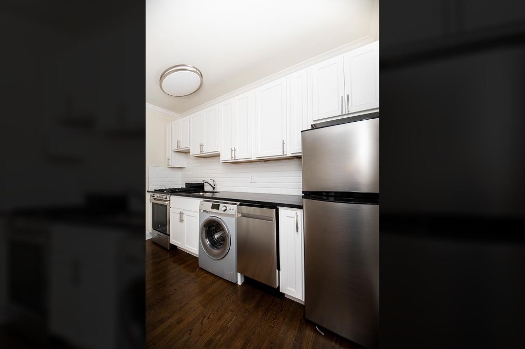 916-20 Greenbay Rd - Photo 2