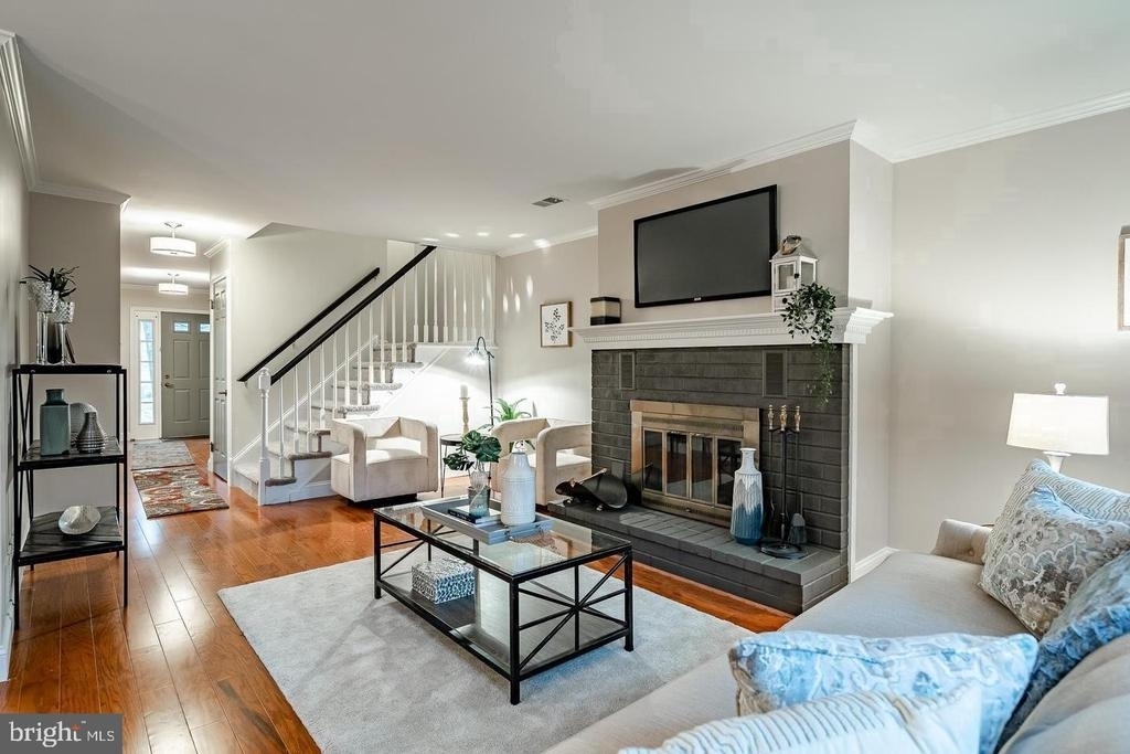 313 Albans Court - Photo 8