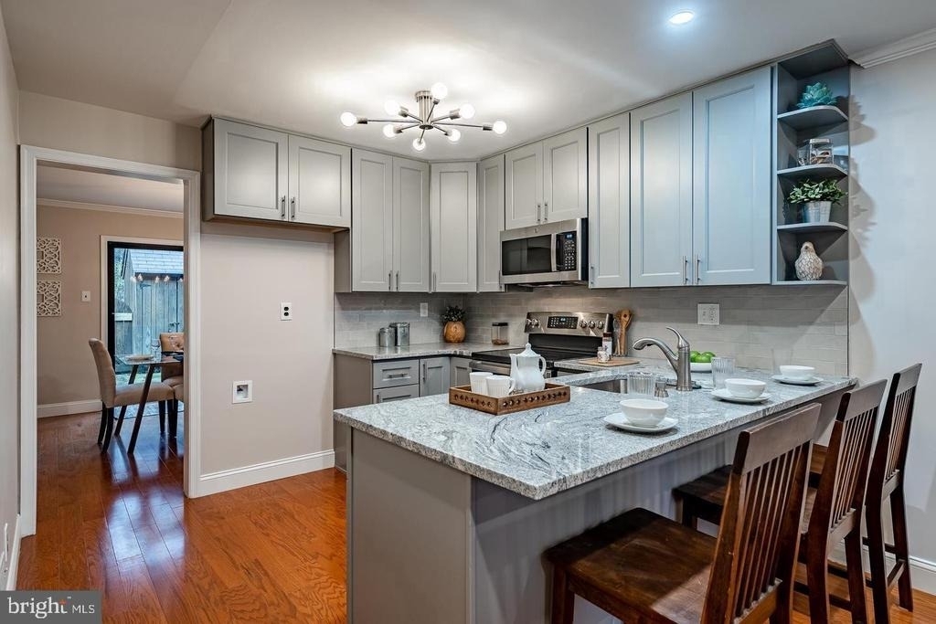 313 Albans Court - Photo 5