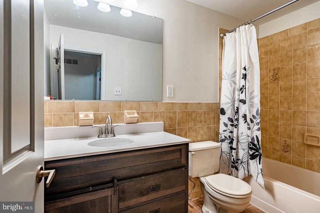 313 Albans Court - Photo 14