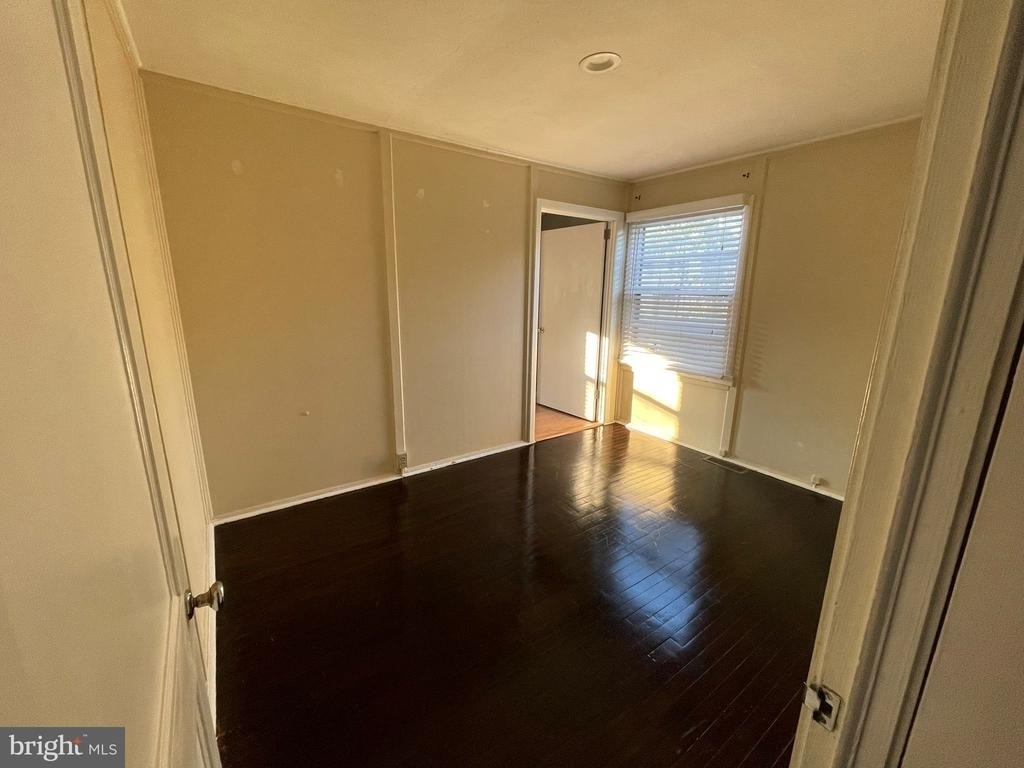 895 Lower Ferry Rd - Photo 17