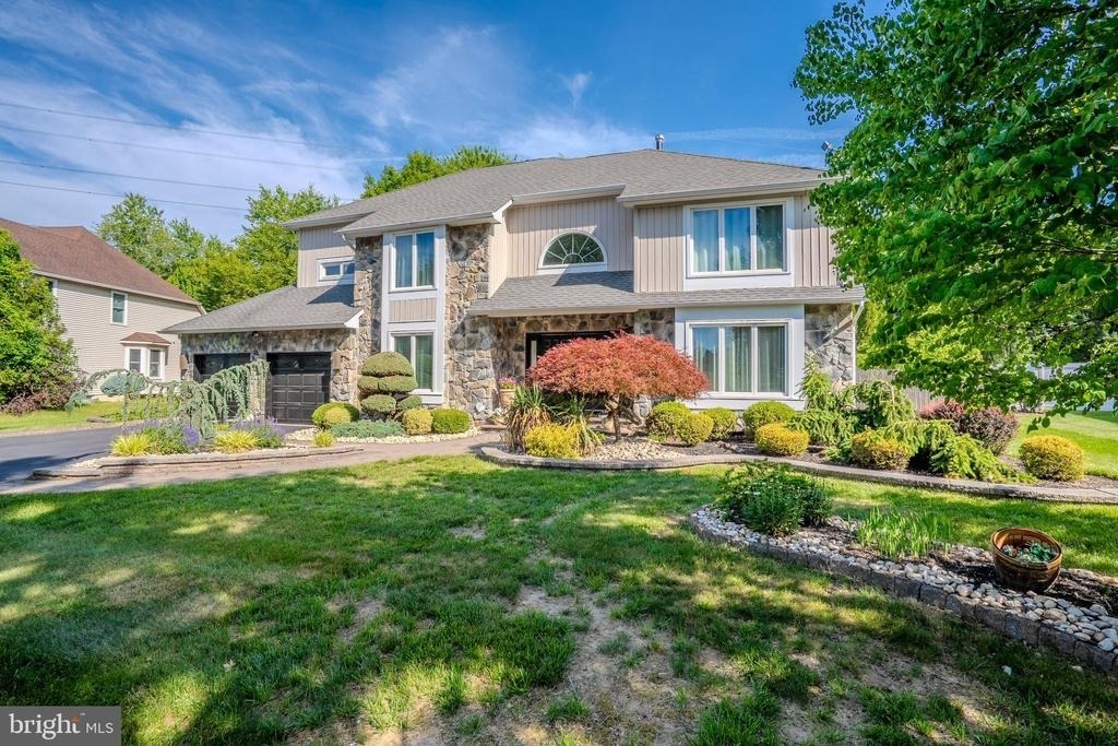 61 Amherst Way - Photo 1