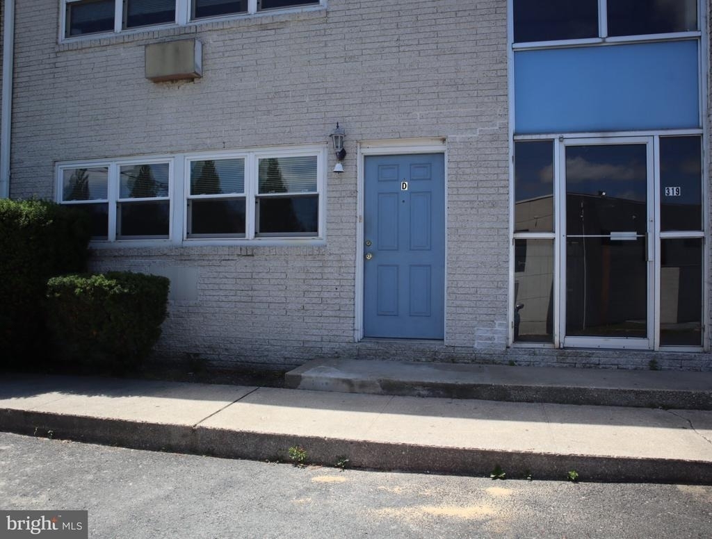 319 Camden Avenue - Photo 0
