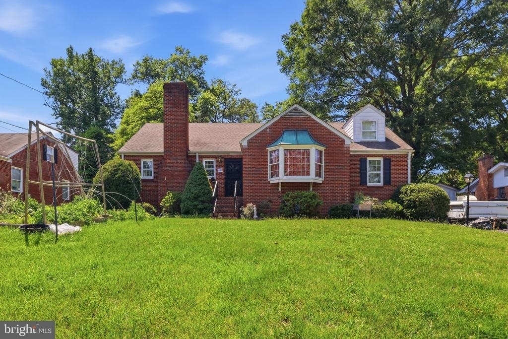 7322 Edmonston Road - Photo 1