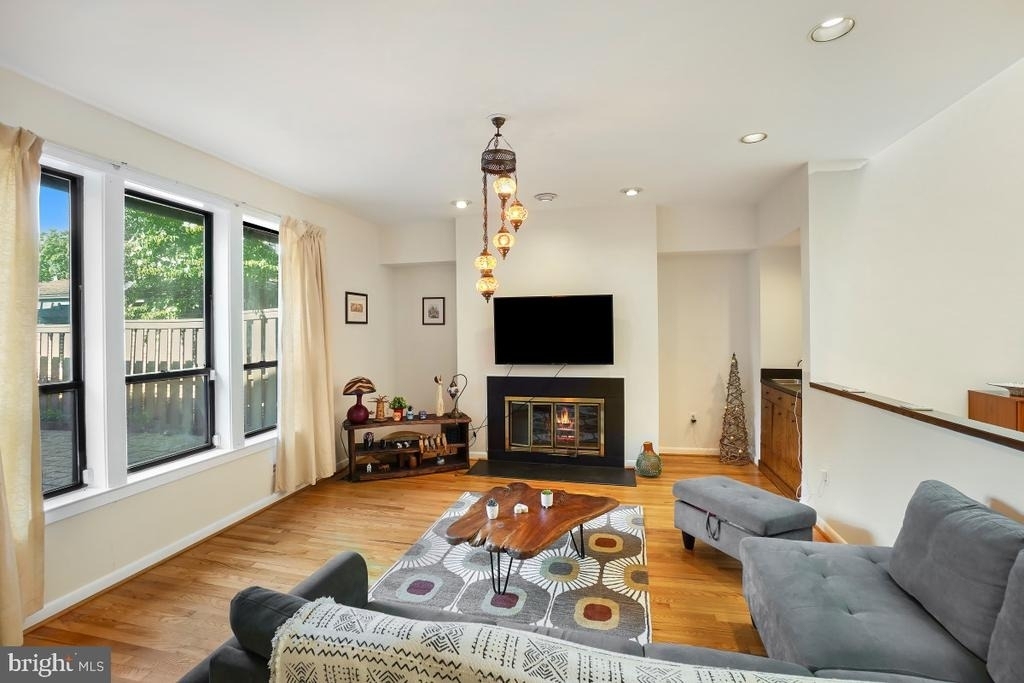 5351 Strathmore Avenue - Photo 2