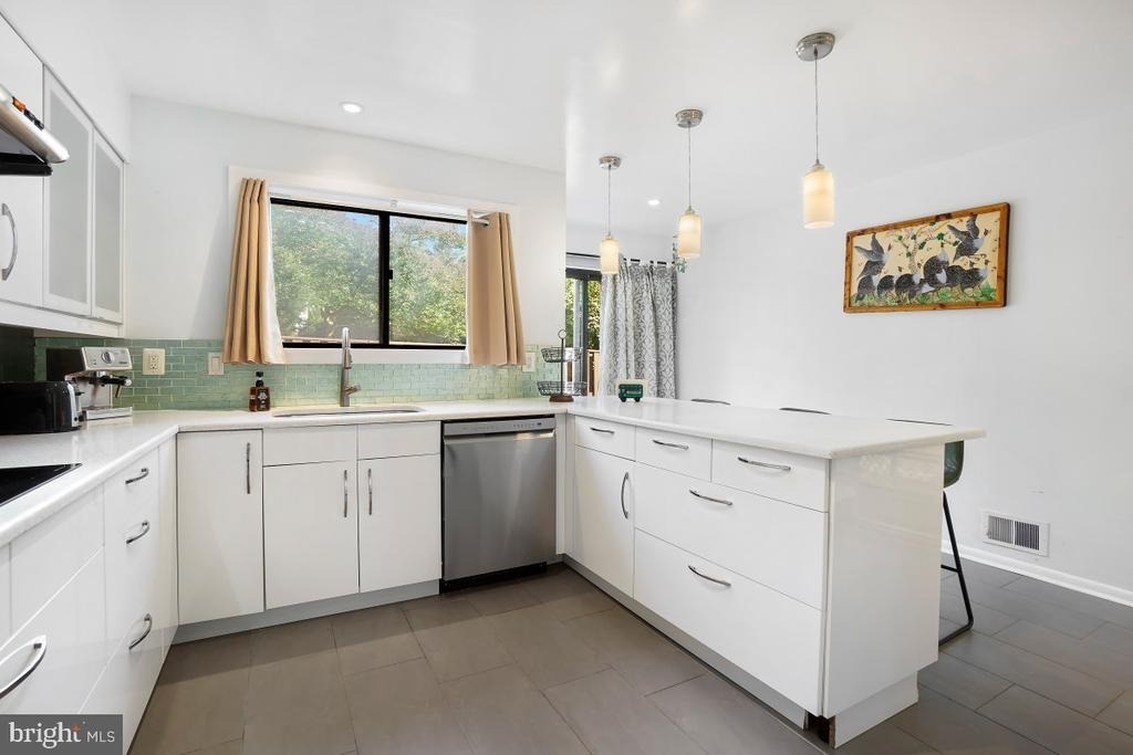 5351 Strathmore Avenue - Photo 12
