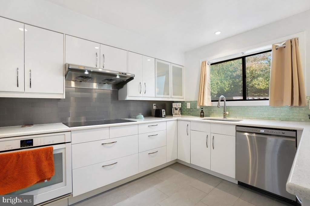 5351 Strathmore Avenue - Photo 10