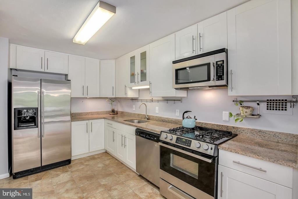 9039 Sligo Creek Parkway - Photo 10