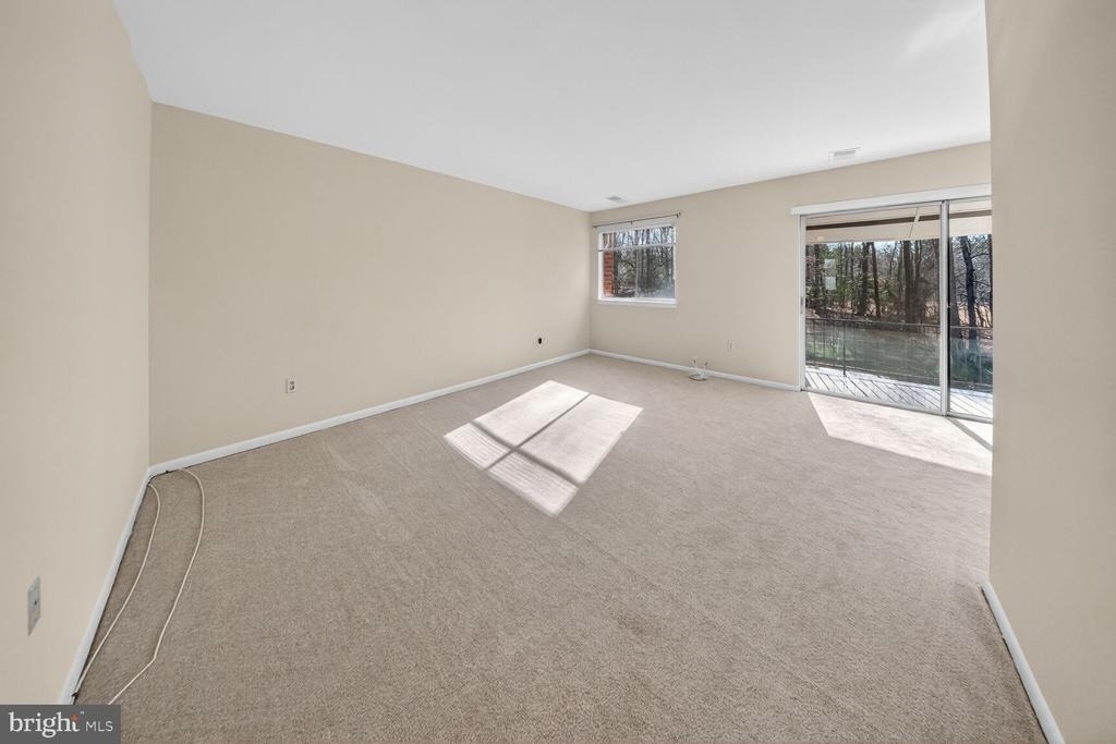 3364 Hewitt Avenue - Photo 2