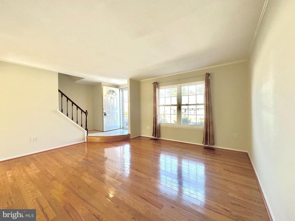 402 Carousel Court - Photo 6