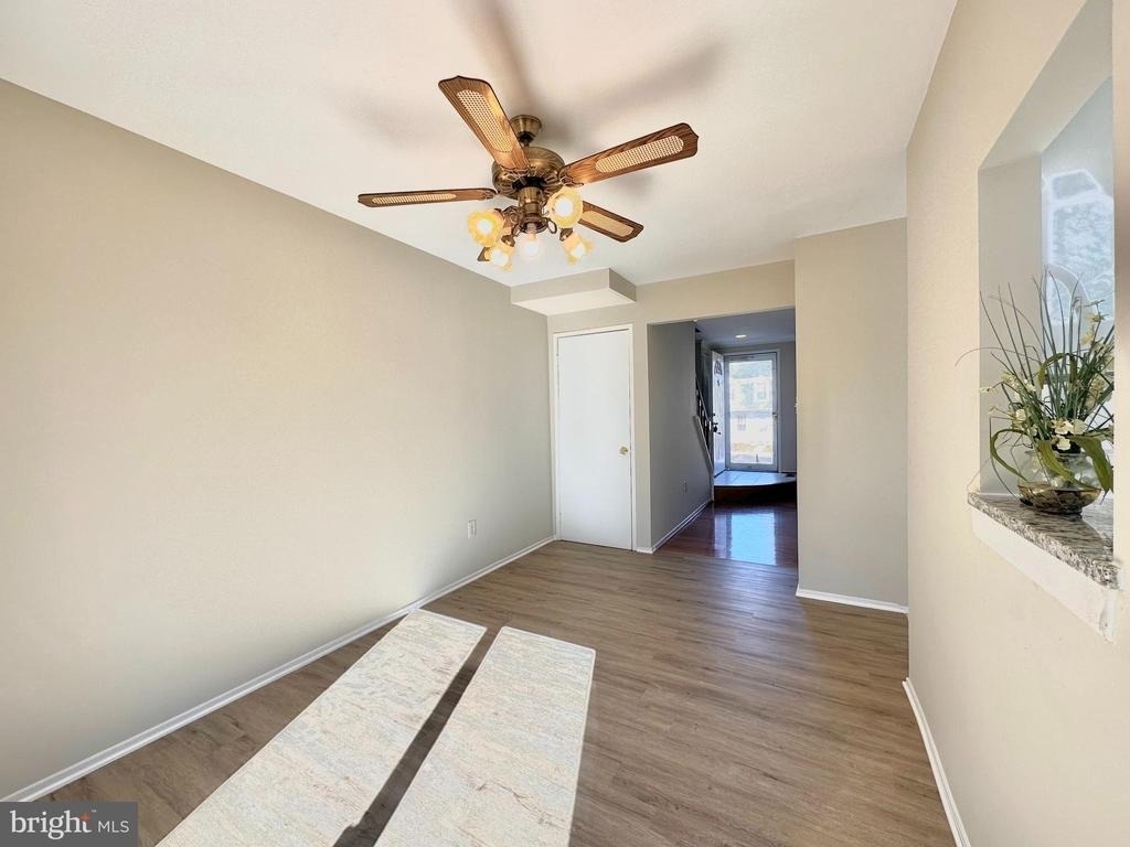 402 Carousel Court - Photo 12