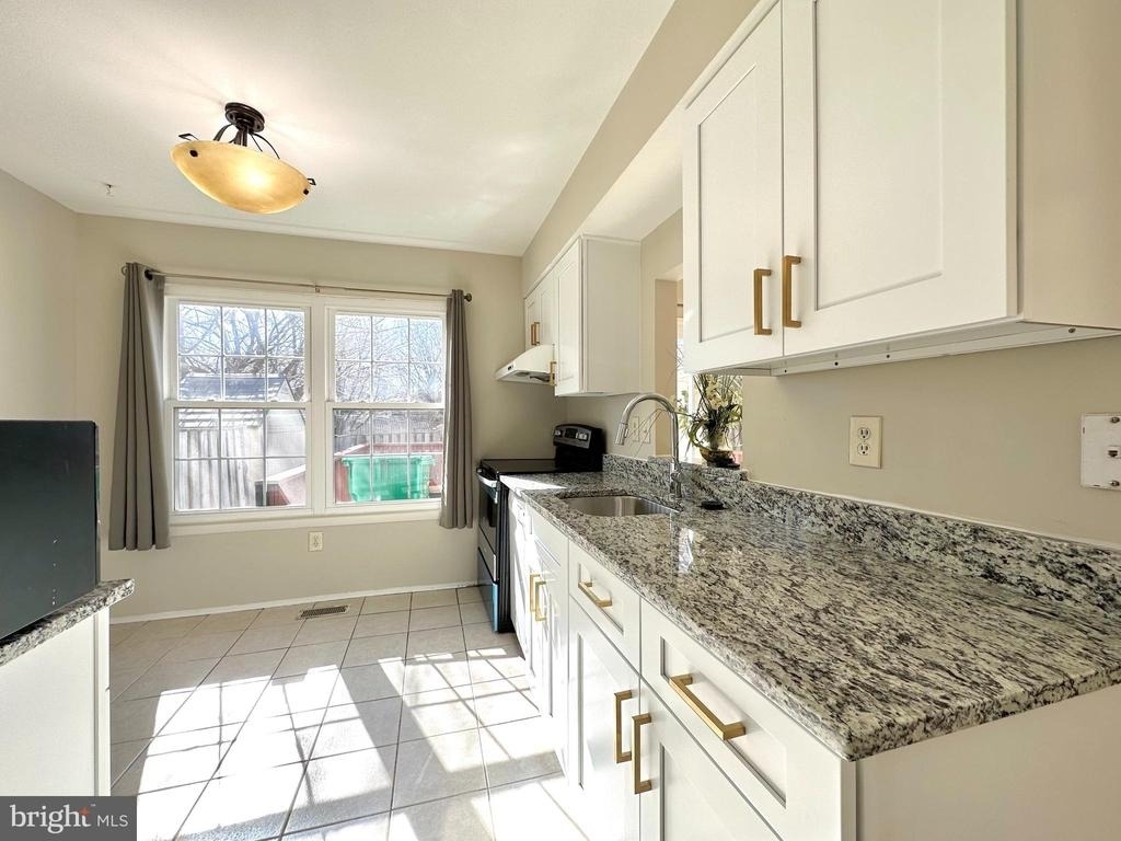 402 Carousel Court - Photo 10