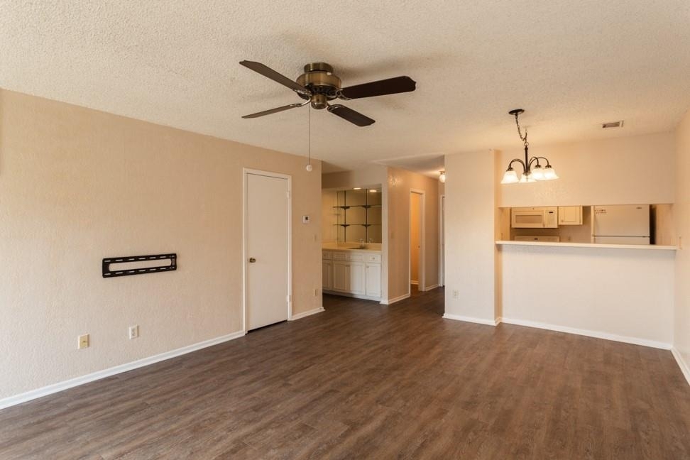1602 Mill St - Photo 7