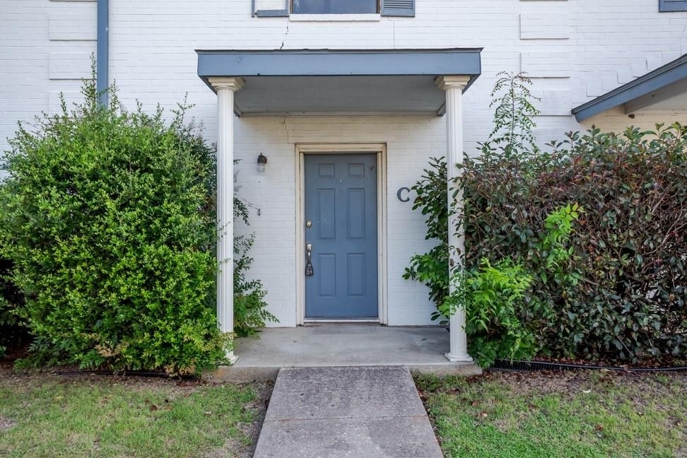 1602 Mill St - Photo 1