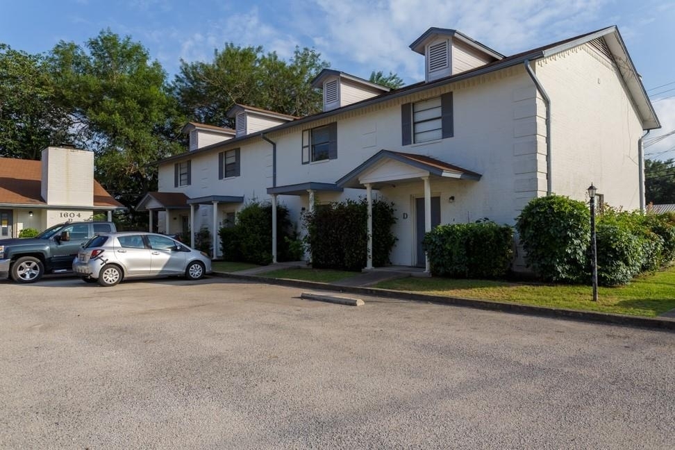 1602 Mill St - Photo 0